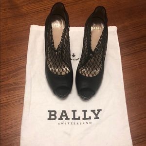 BALLY | Peep Toe Fishnet Wood Block Heels - V Rare